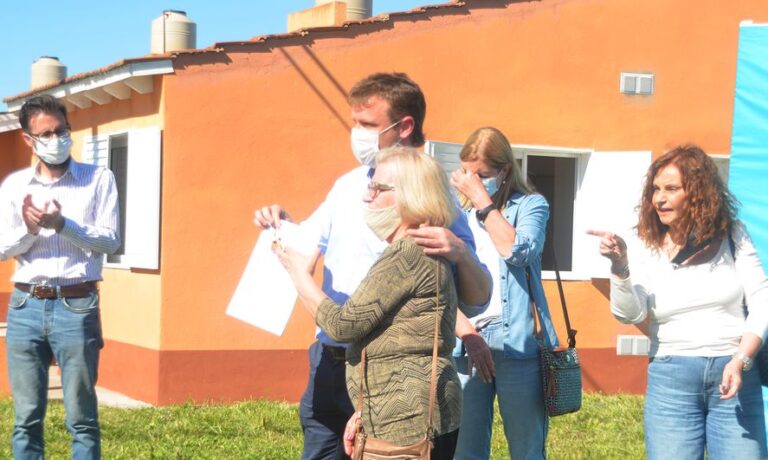 Relegaron a la diputada Liliana Schwindt en un acto con Agustín Simone