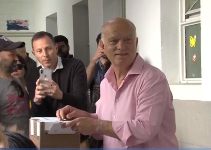 Votó el candidato a gobernador bonaerense por JxC, Néstor Grindetti.