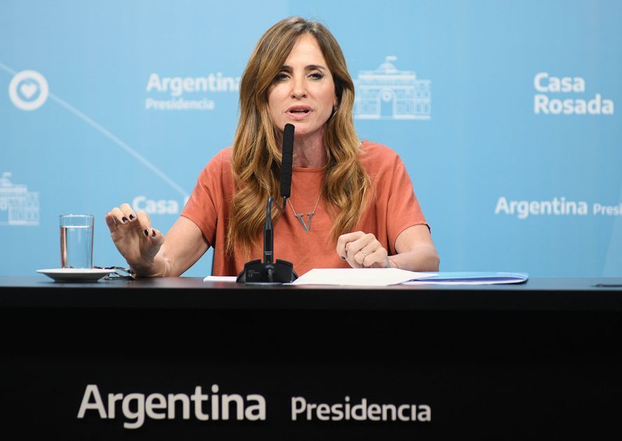 Tolosa Paz había detallado que "sólo el 0,3% de los beneficiarios accedieron al dólar ahorro o la compra de bienes con tarjeta". Foto Juan Vargas.
