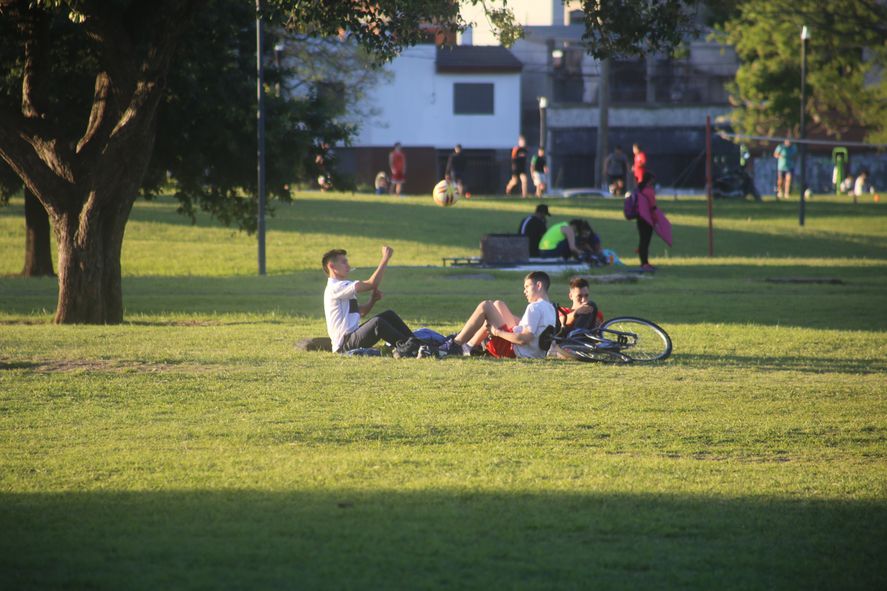 El tiempo: se esperan temperaturas cálidas y cielo parcialmente nublado en gran parte de la provincia de Buenos Aires. El tiempo: se esperan temperaturas cálidas y cielo parcialmente nublado en gran parte de la provincia de Buenos Aires.