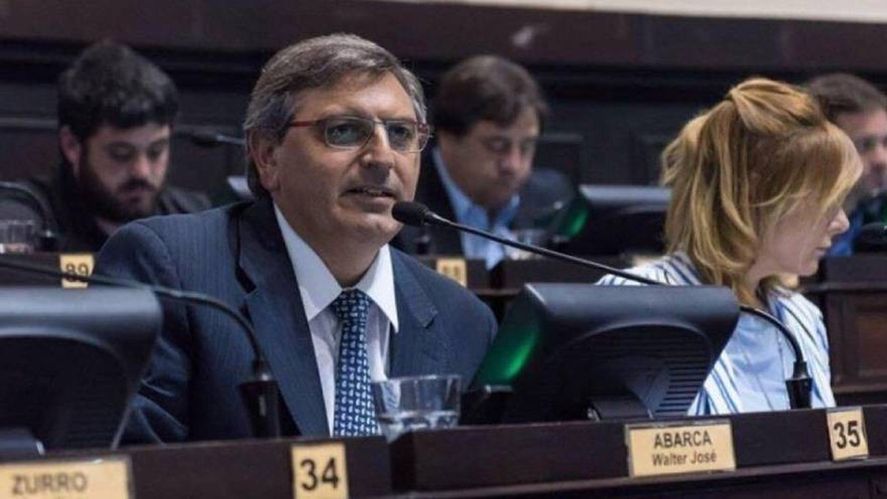 El diputado Walter Abarca presentó en la Legislatura el proyecto para que la VTV sea estatal.