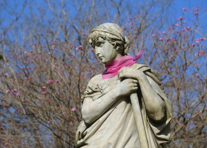 Se intervinieron monumentos en Plaza Moreno Plaza San Martín, Plaza Rocha (7 y 60), en los jardines del Palacio Municipal entre otros sitios emblemáticos de La Plata
