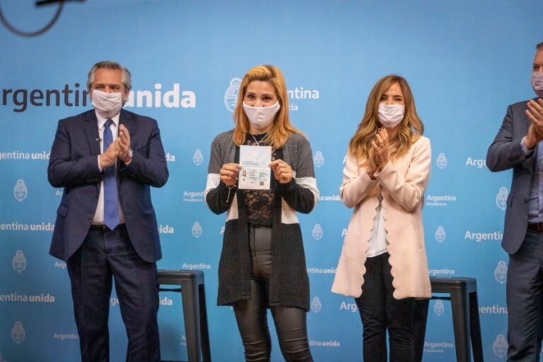 Tolosa Paz anunció una alternativa para que miles de personas accedan al DNI
