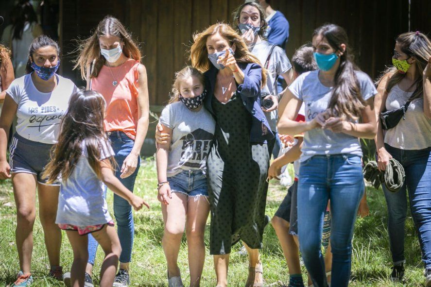 Victoria Tolosa Paz en la reapertura de la panadería del Padre Cajade.