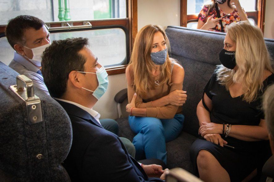 Tolosa Paz participó de una prueba del nuevo tren universitario