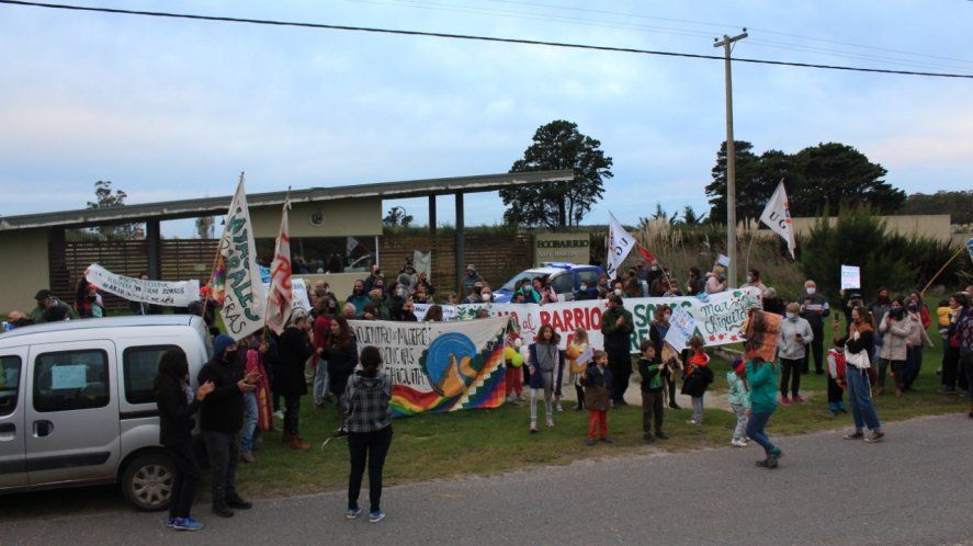 Mar Chiquita: inmensa caravana de vecinos y ambientalistas en contra de una ordenanza que habilita un barrio privado en una Reserva Natural.