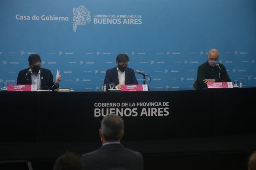 Axel Kicillof encabezó el anuncio, pero estuvo acompañado por Daniel Gollán y Carlos Bianco.