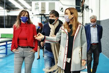 Tolosa Paz recorrió fábrica de Tigre con Malena Galmarini