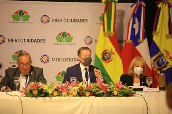 Fernando Gray al asumir la presidencia de la Red