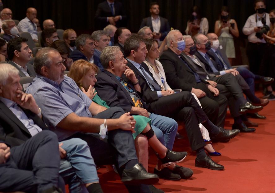 El audiotrio en la presentación del libro de José Ignacio de Mendiguren