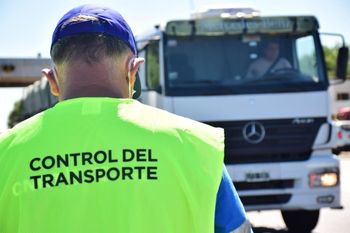 Trabajadores del transporte piden ser incluidos como prioritarios para recibir terceras dosis