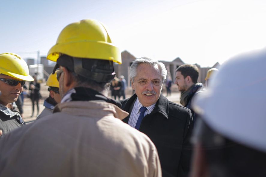 Alberto Fernández fue contenido por la UOCRA.
