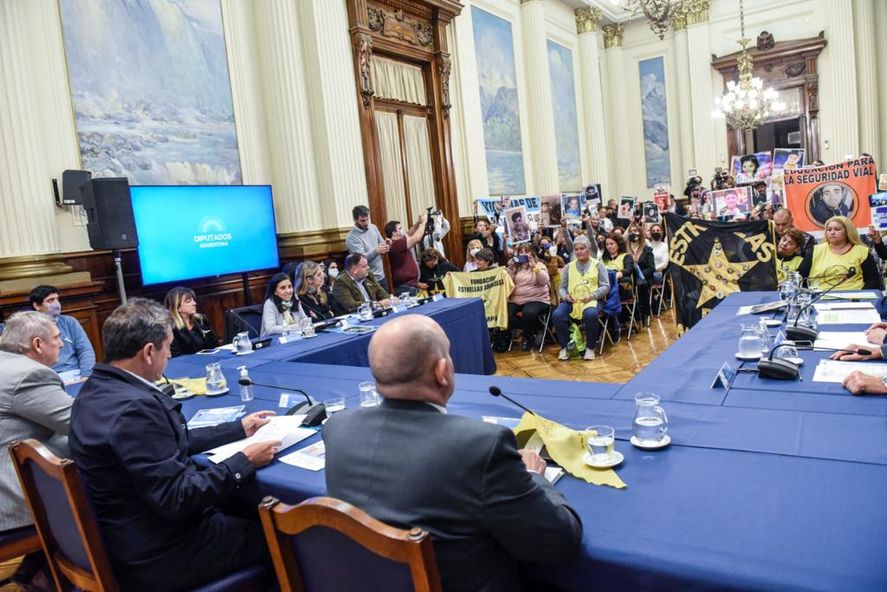 Sergio Massa y los ministros de Transporte ante familiares de víctimas de siniestros viales