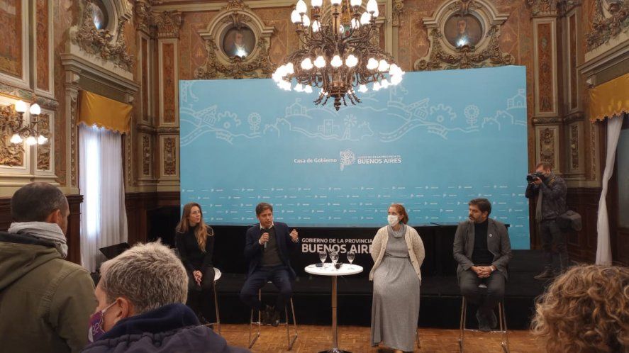 Axel Kicillof participó del acto por el Día del Periodista. Las imágenes de esta nota fueron realizadas con un Motorola Moto G41.