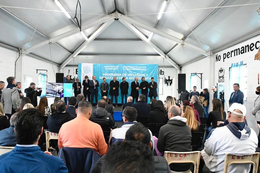 El primer acto de entrega de tarjetas SUBE se realizó en la Unidad 48 de San Martín.