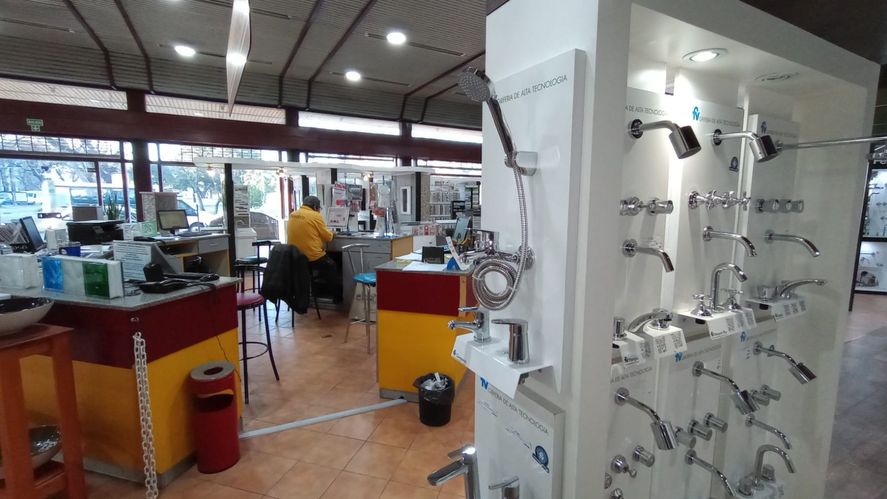 Griferías, uno de los productos más difíciles de conseguir tras la crisis. Las fotos de esta nota fueron tomadas con un Motorola Moto G31.