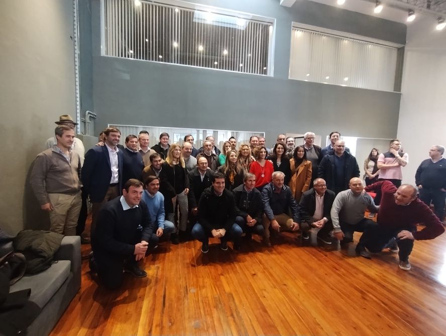 Intendentes y legisladores de la UCR se reunieron en la sede del Comité Provincia en La Plata