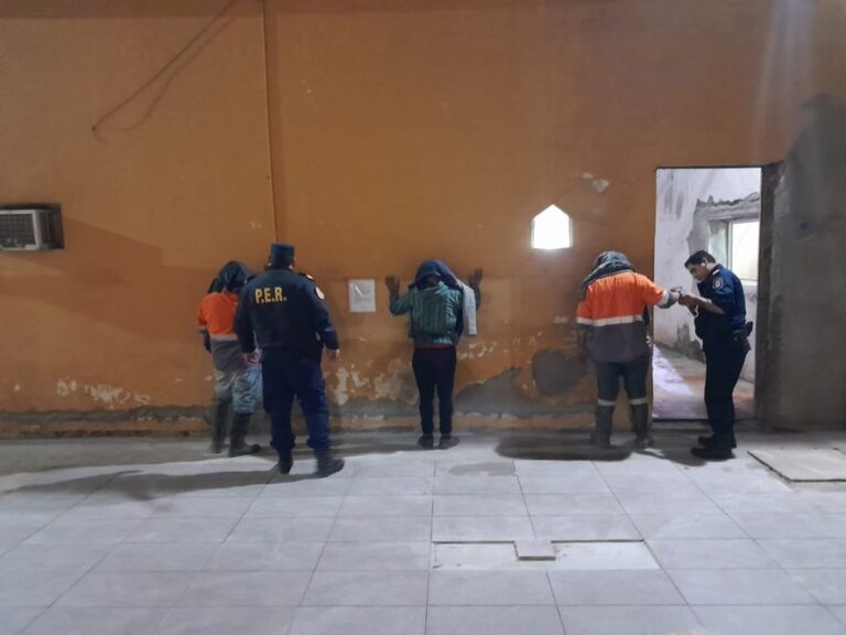 Detienen a tres personas por iniciar incendios en las islas del Delta