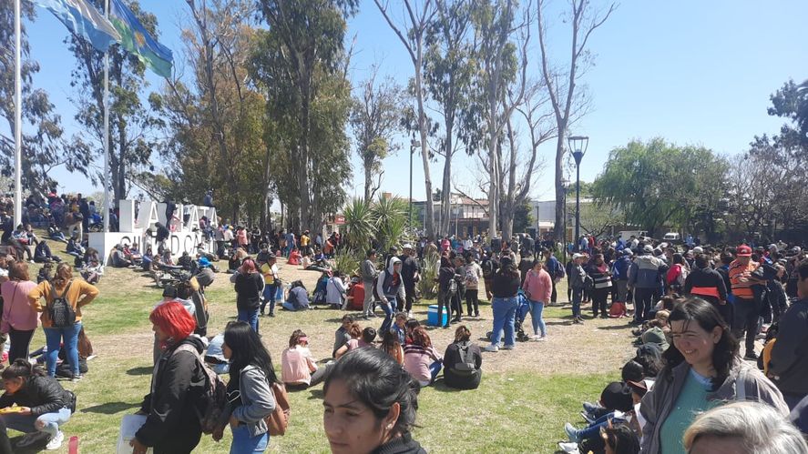 La concentración se mantenía en la bajada de la autopista. Las imágenes de esta nota fueron tomadas con un Motorola Moto G31.