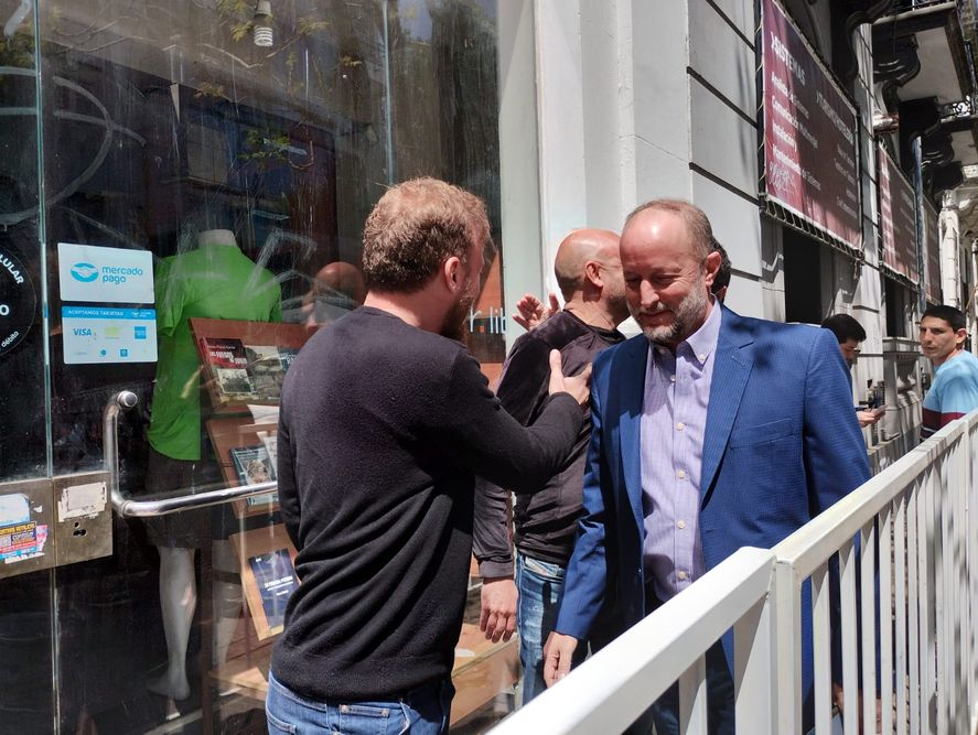 Martín Insaurralde llegó junto a Federico Otermín a la cumbre del PJ en La Plata. Foto: Infocielo.