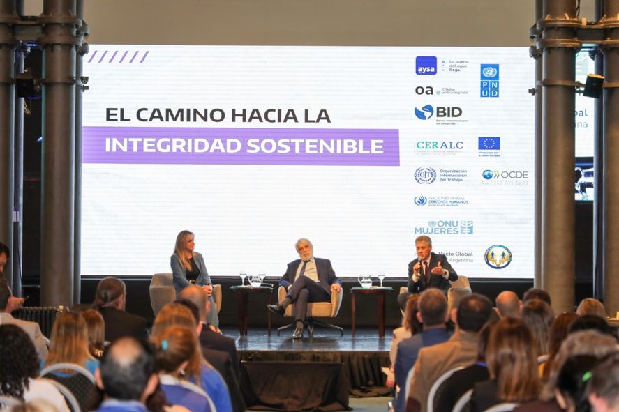 Malena Galmarini, Pablo González y Félix Crous inauguraron el evento sobre integridad y transparencia