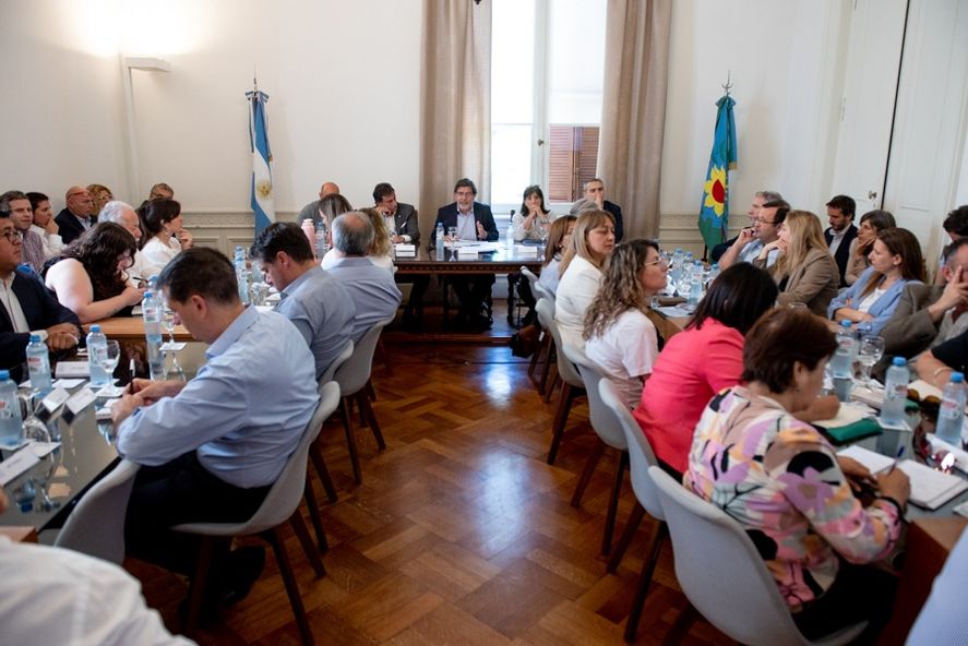 Alberto Sileoni durante su exposición en la Legislatura.