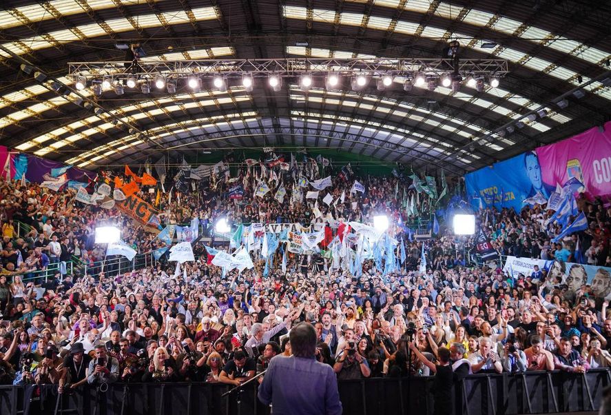 Máximo Kirchner habló frente a una multitud de militantes en Mar del Plata.