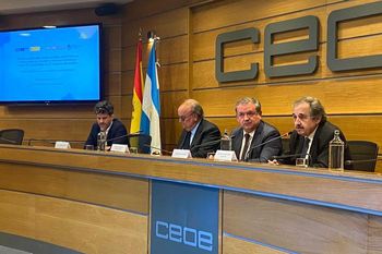 José Ignacio De Mendiguren y Ricardo Alfonsín con empresarios españoles, en Madrid