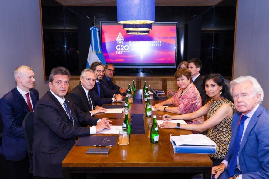 La delegación argentina reunida con la del FMI en la cumbre del G20.