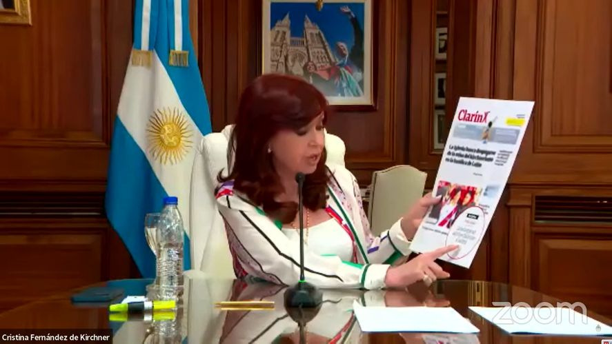 La vicepresidenta Cristina Kirchner expuso un listado de 20 hechos que cuestionó sobre el proceso judicial ante el TOCF N°2.