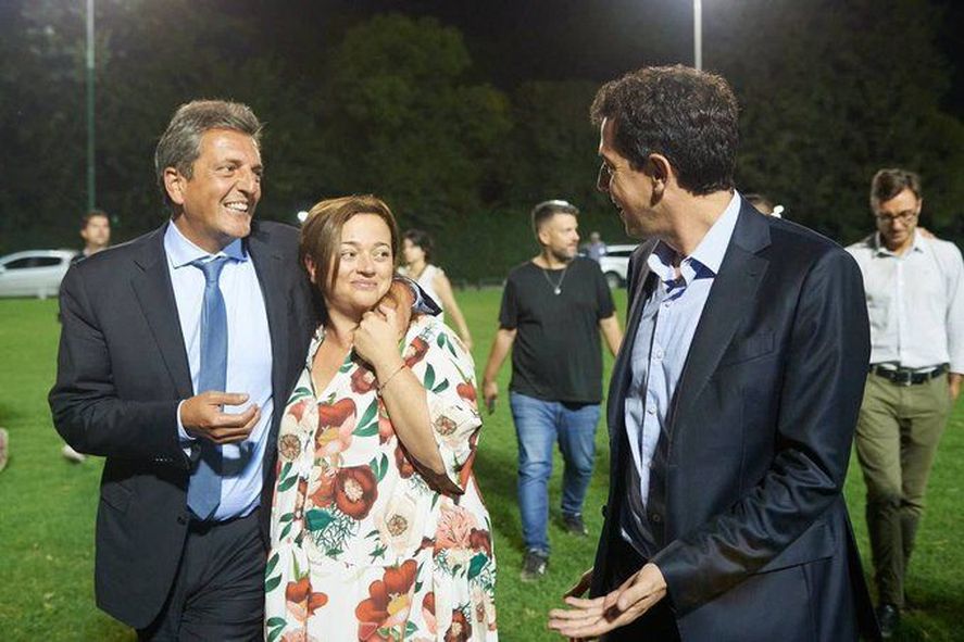 Wado De Pedro, Sergio Massa y Cecilia Moreau, en una escena de la cumbre del Frente de Todos en Merlo