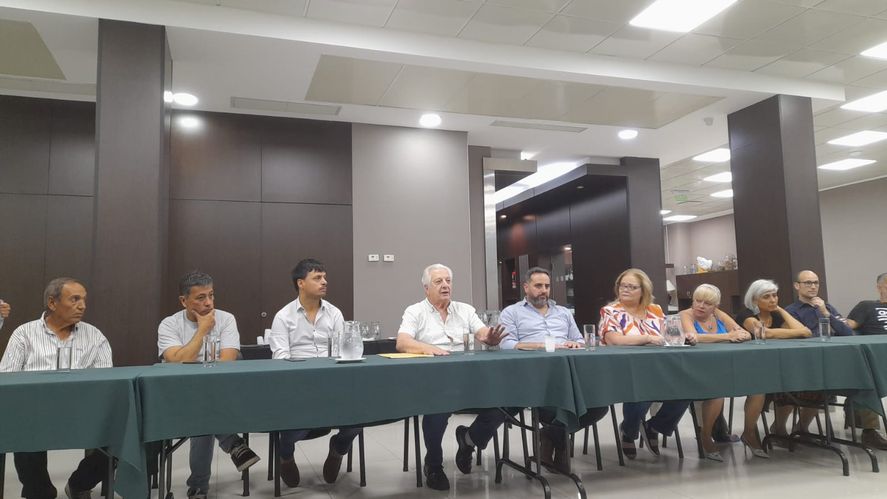 Se trata del Grupo Descartes, que reivindica la gestión de Daniel Scioli como gobernador bonaerense y como actual diplomático. Las expectativas por las PASO.