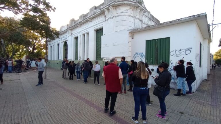 Miedo en escuela: un menor habría llevado un arma de fuego y golpeado a la docente