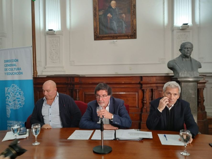 El Ministerio de Trabajo y Educación buscan una solución a los paros docentes convocados por la organización que no tiene la representatividad del gremio.