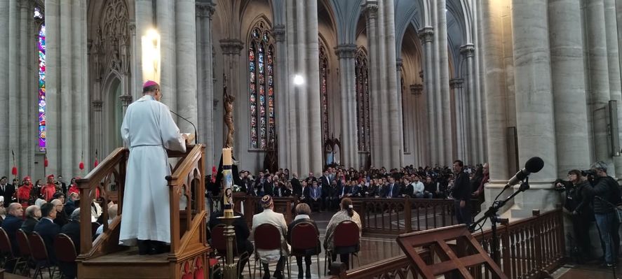 El Arzobispo Víctor Tucho Fernández llamó a "cuidar la democracia" y evaluó que aún "está en peligro" por golpes civiles.