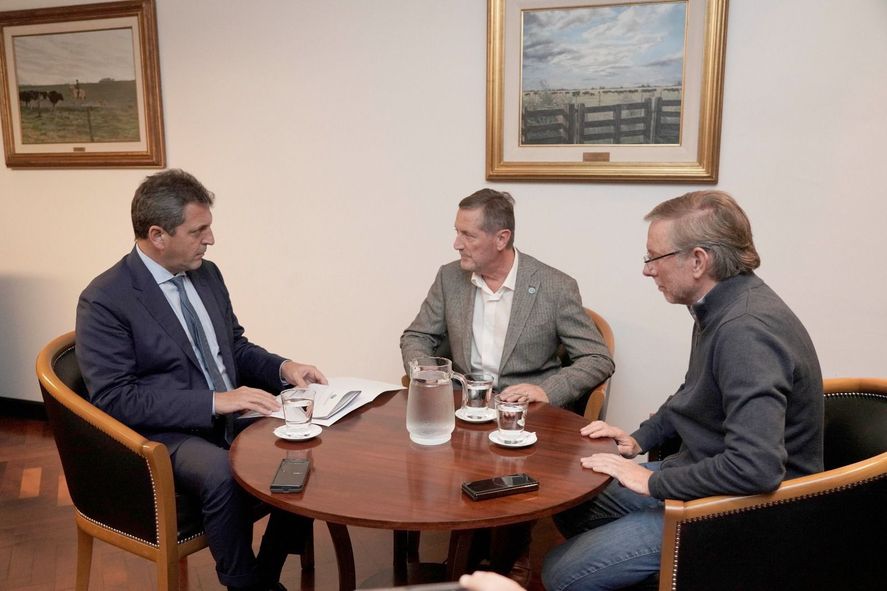 El ministro Sergio Massa dijo a las cooperativas del campo que otorgarán aportes no reembolsables por mil millones de pesos.