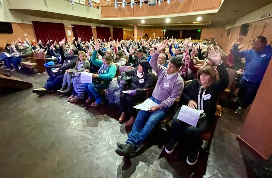 El Gobierno bonaerense le planteó la oferta de actualización salarial en paritarias y los docentes aceptaron El Gobierno bonaerense le planteó la oferta de actualización salarial en paritarias y los docentes aceptaron