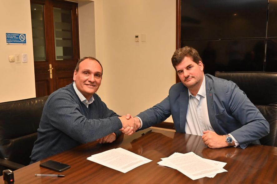 El intendente de Arrecifes, Javier Olaeta con el ministro de Justicia y Seguridad de CABA, Eugenio Burzaco El intendente de Arrecifes, Javier Olaeta con el ministro de Justicia y Seguridad de CABA, Eugenio Burzaco