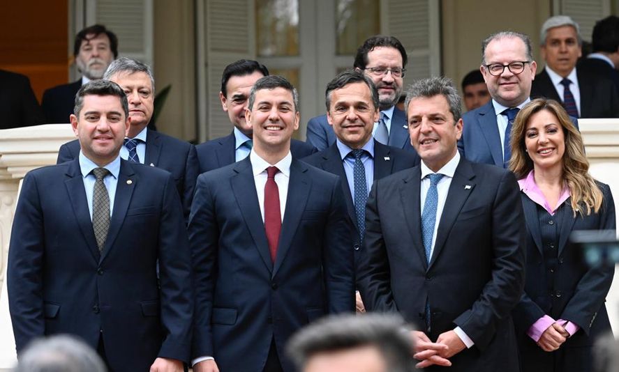 Sergio Massa y Diego Giuliano con el presidente de Paraguay