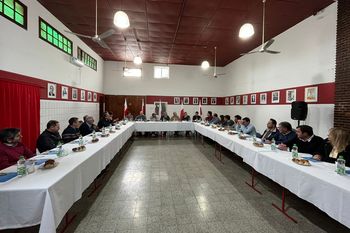 Así se desarrolla el foro de intendentes de la UCR