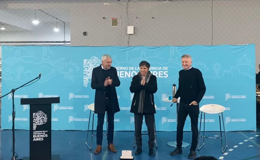 Axel Kicillof llevó la campaña a pastores evangélicos: Axel Kicillof llevó la campaña a pastores evangélicos: