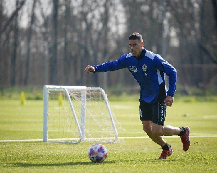Leonardo Morales en una práctica de Gimnasia.