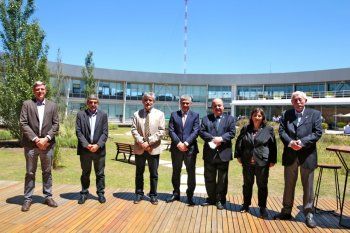 La reunión entre las partes se realizó en el edificio de Y-TEC, en Berisso. YPF desarrolló YPF Litio para explotar el mineral. La reunión entre las partes se realizó en el edificio de Y-TEC, en Berisso. YPF desarrolló YPF Litio para explotar el mineral.