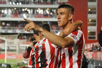 Zaid Romero festeja el 2-1 de Estudiantes ante Sarmiento. (Foto: prensa EDLP)