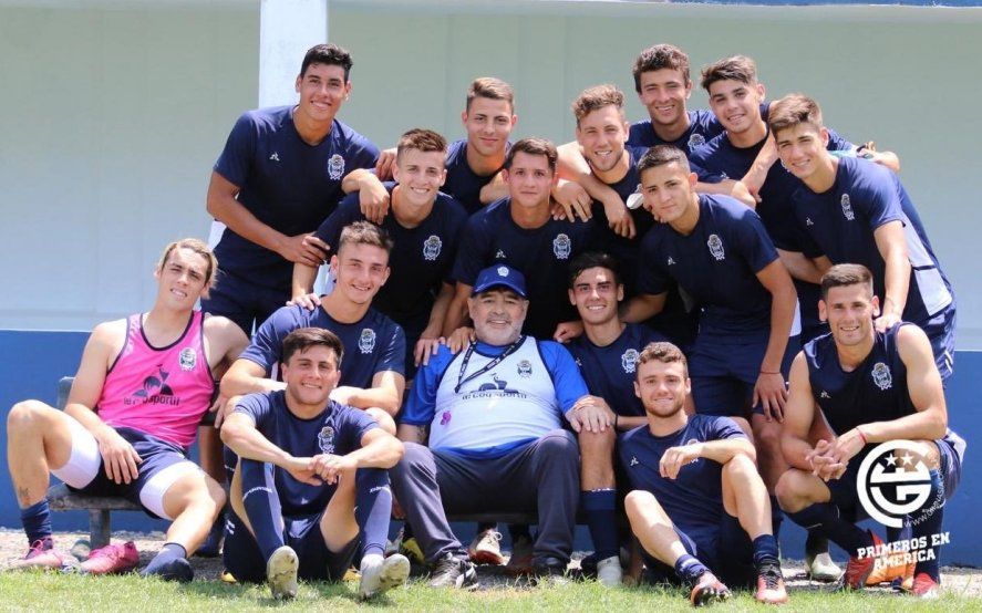Tomás Muro firmó primer contrato con Gimnasia
