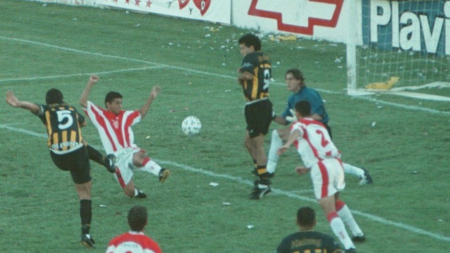 Recuerdos imborrables: el zurdazo de Ceferino Díaz abría el camino al primer ascenso de Olimpo.