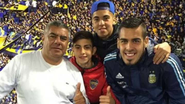 Claudio Tapia y su familia en cancha de Boca: El hijo de Chiqui es presidente de Barracas y salió ganando en el sorteo de la Primera Nacioanl.
