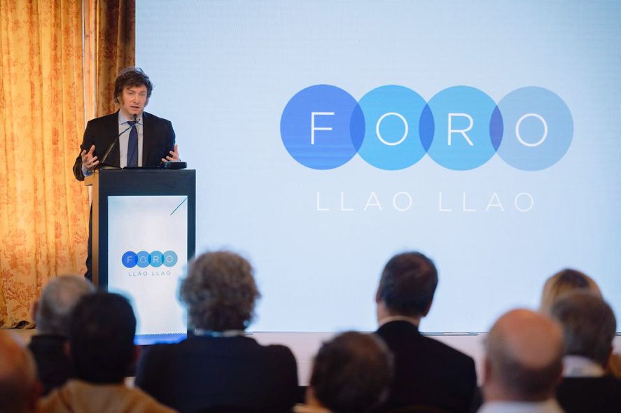 Javier Milei expuso ante los empresarios del foro económico Llao Llao.