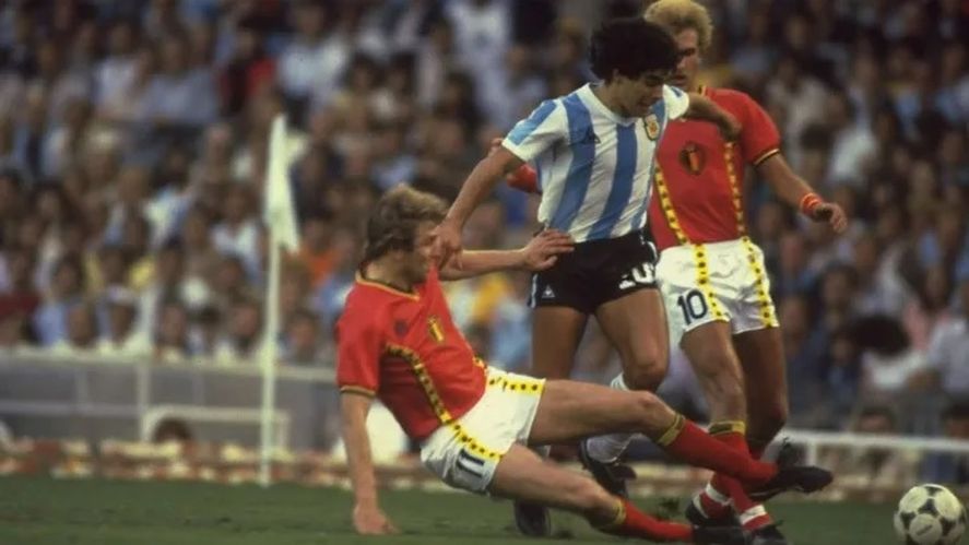Argentina no inició bien su defensa como campeón mundial en 1982.