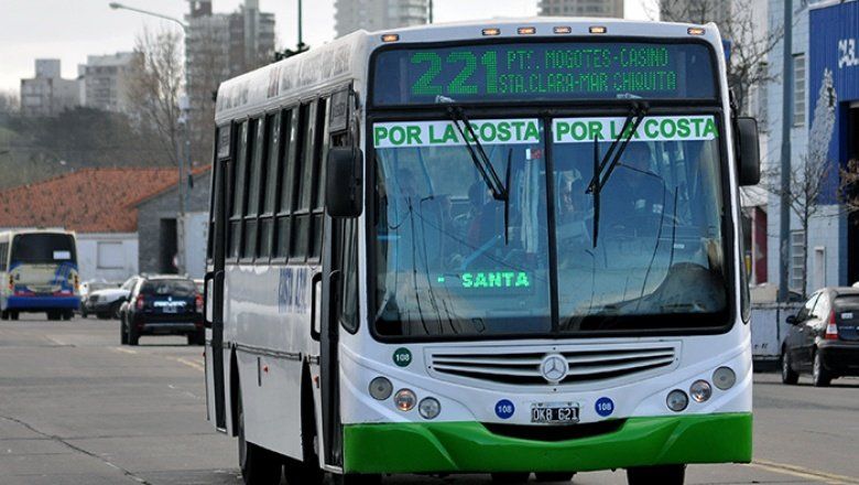 El intendente de Villa Gesell, Gustavo Barrera, anunció una merma en el costo del boleto de colectivo en su localidad